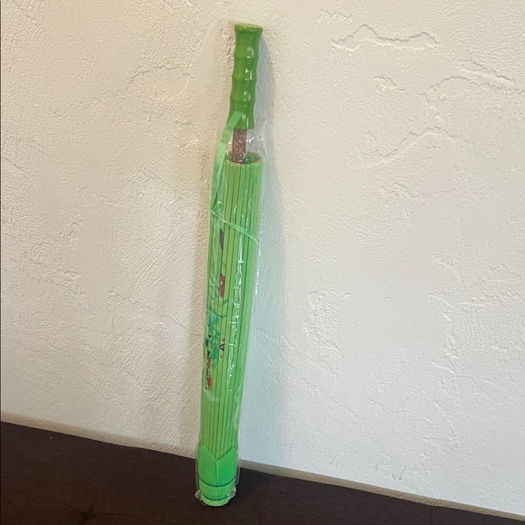 #0991**Green Parasol with Floral Design - Picture 7 of 7